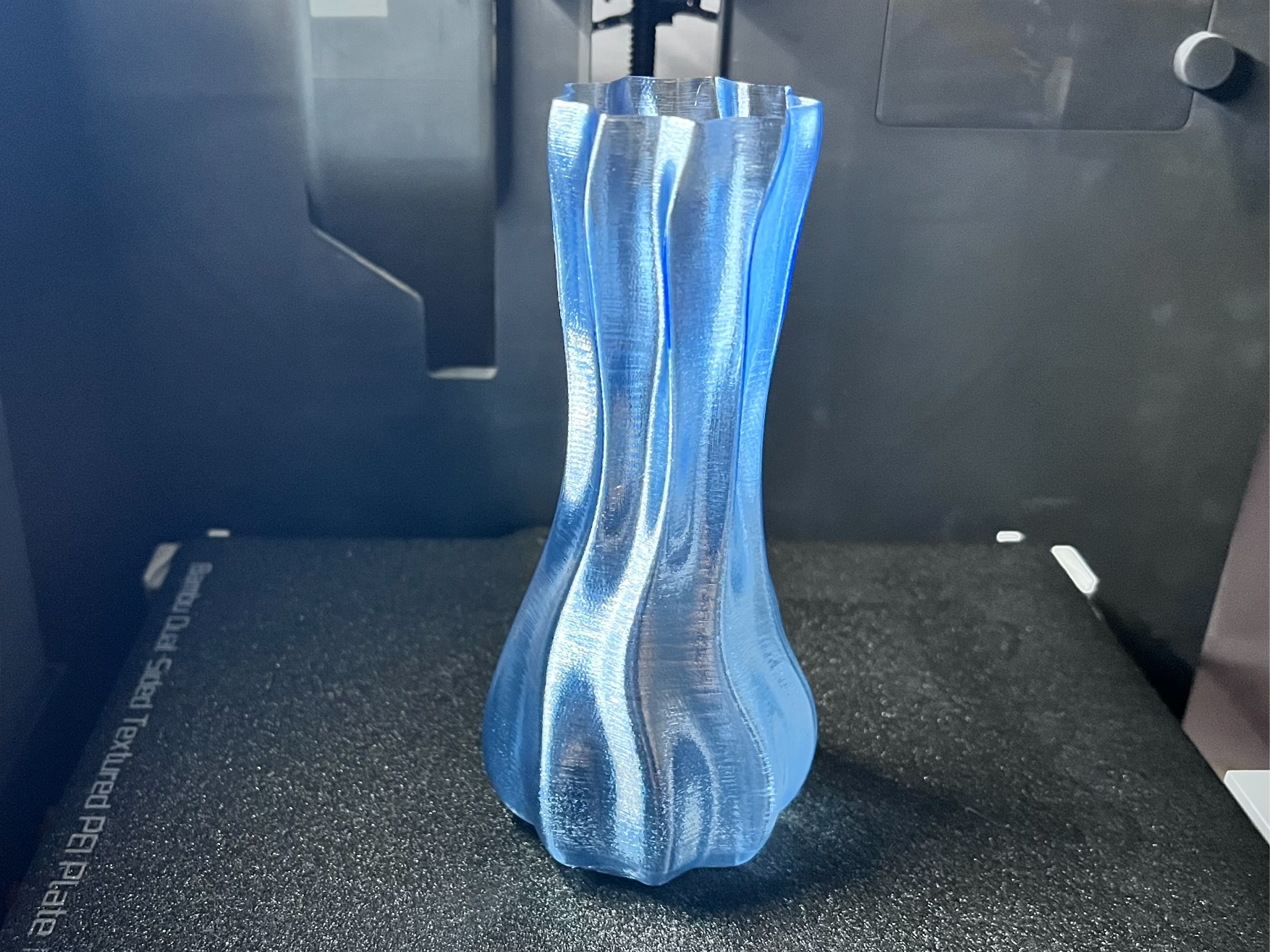Modern Wavy Blue Vase – Sculptural Decorative