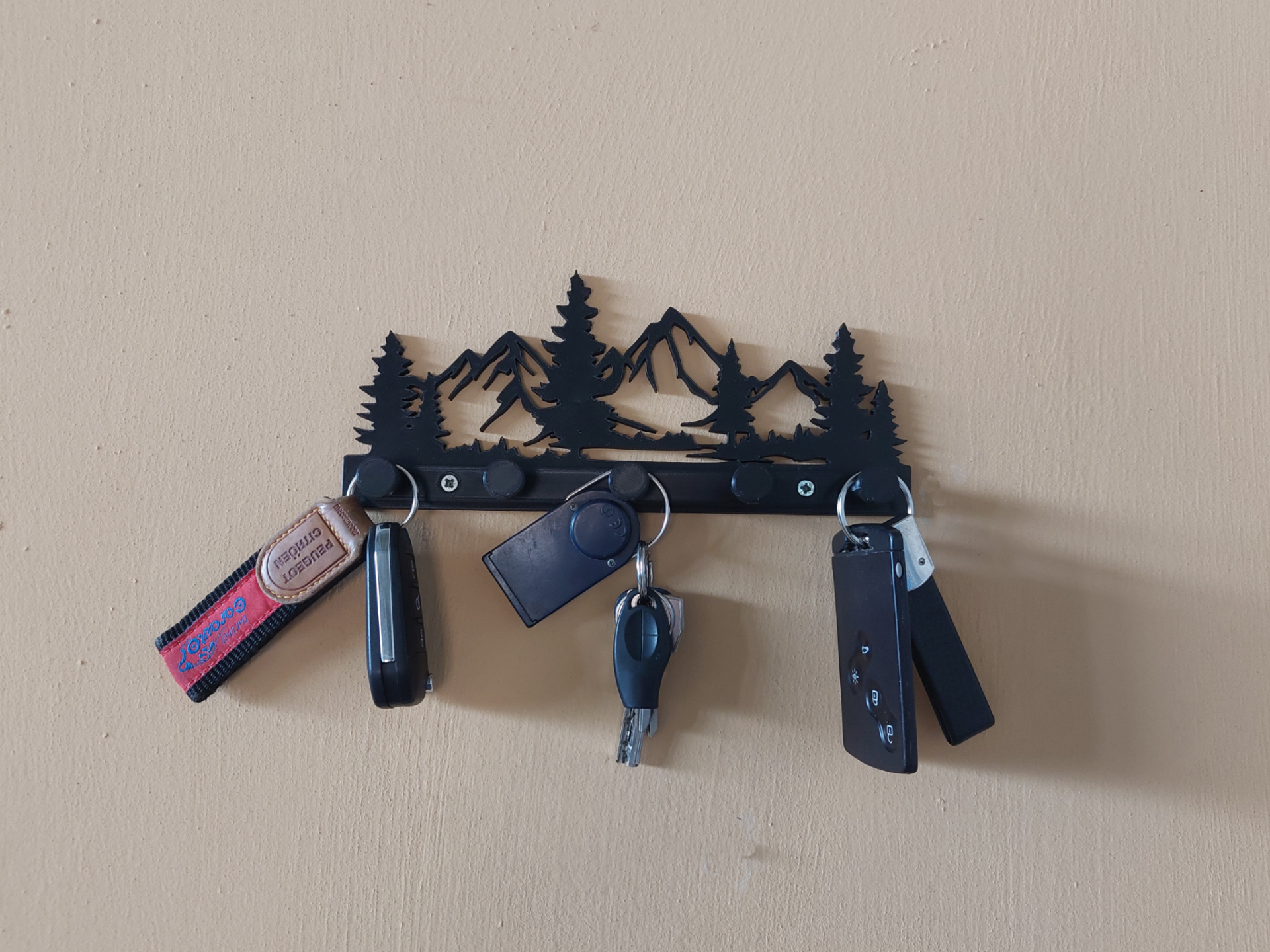 Mountain Wall Key Holder – Nature-Inspired Entryway Organizer